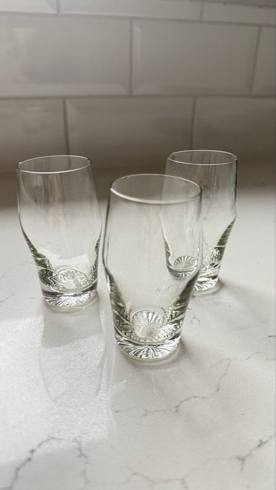 Kieliszki w ciekawym kształcie do likieru lub aperitifu