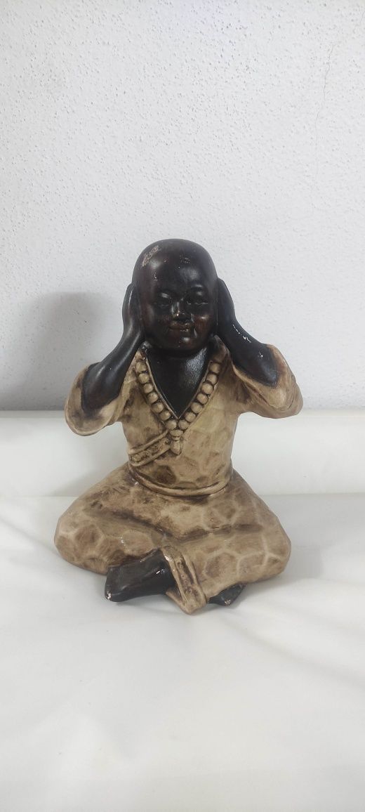 Buda decorativo em cerâmica