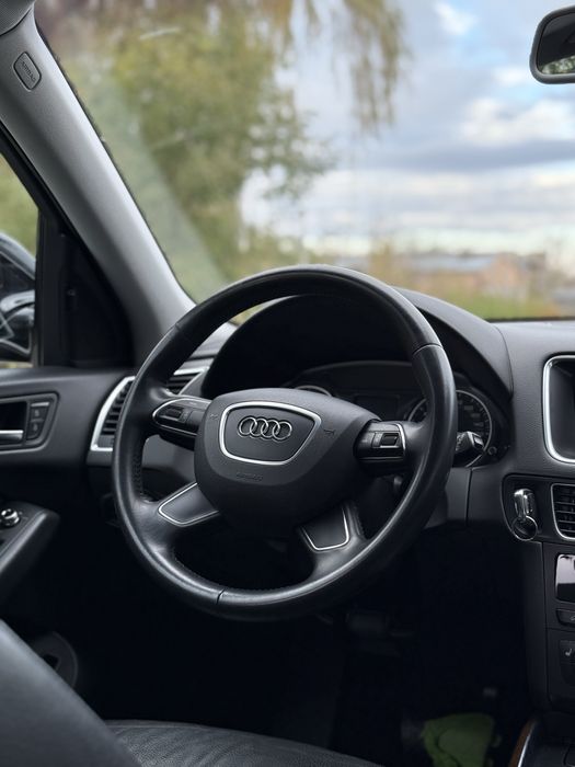 Продаж Audi Q5 2015року
