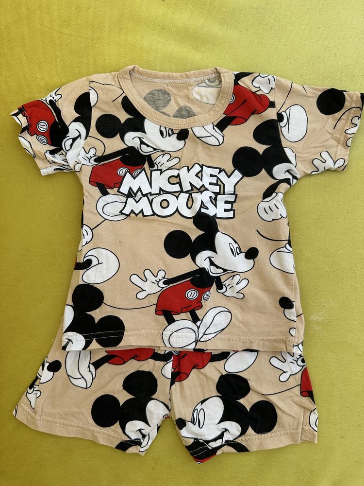 Vendo roupinhas para bebe 12, 18 meses estado como novo