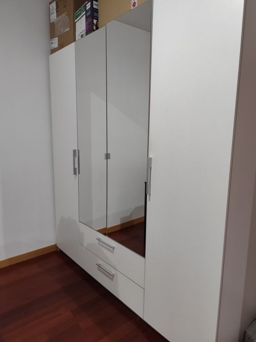Roupeiro amplo 4 portas + 2 gavetas c/ espelhos