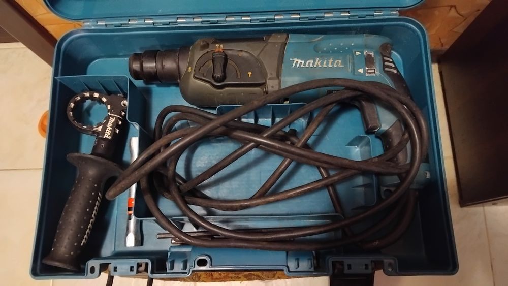 Перфоратор Makita HR2470