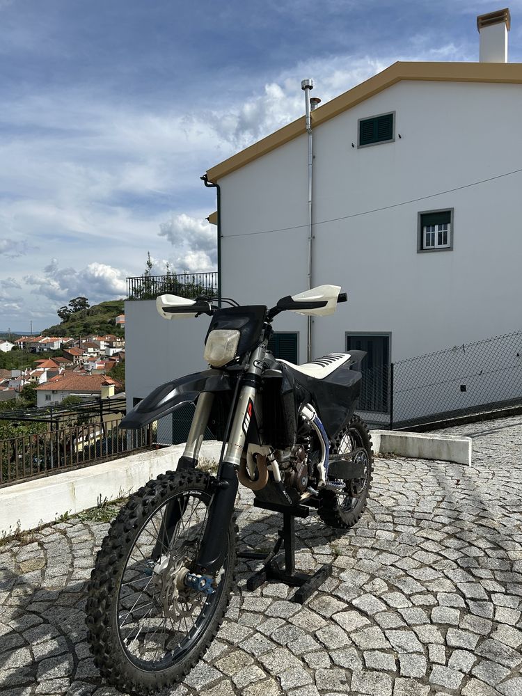 Husqvarna FC 250 matriculada