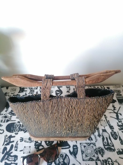 Mala artesanal com madeira
