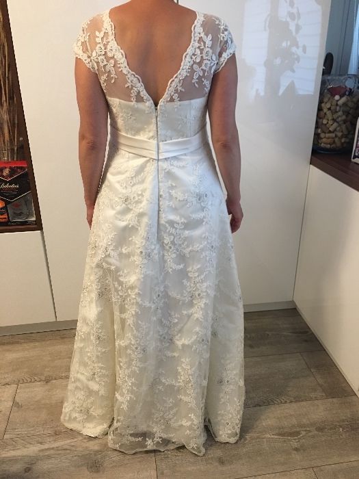 Suknia ślubna ecru vintage rozmiar 42-44 koronka