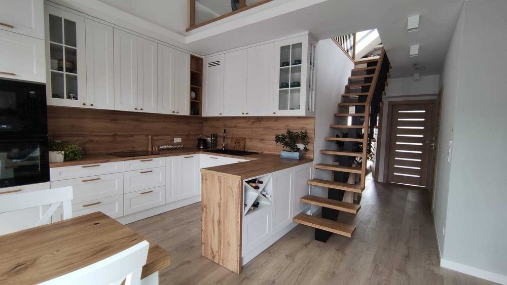 Schody drewniane samonośne i na beton NYSA