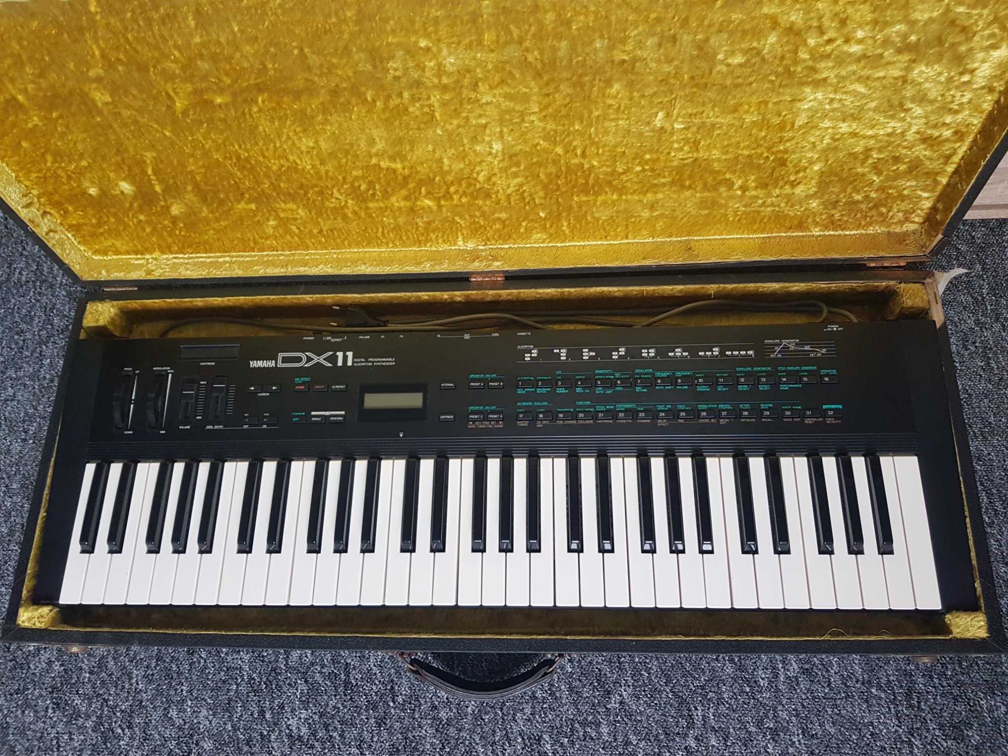 Yamaha DX11 DX-11 DX 11