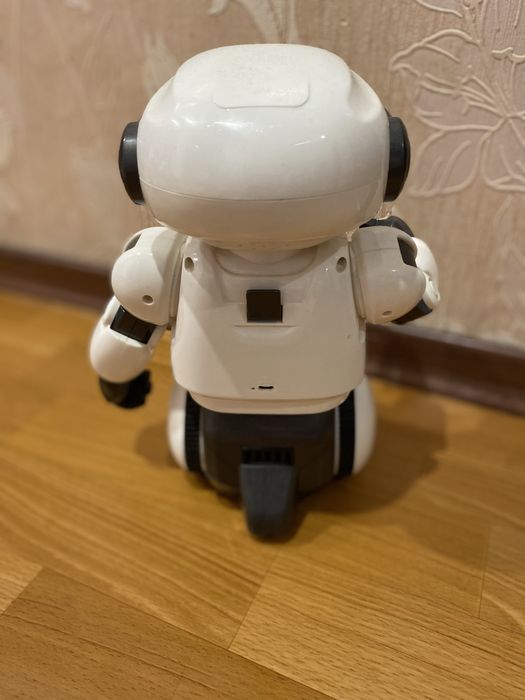 Інтерактивний робот нв управлінні