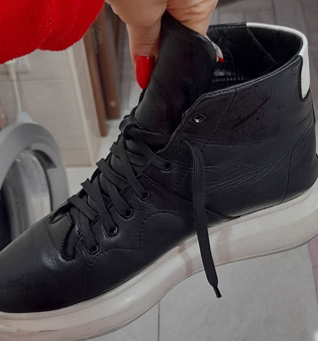 Зимние кожанные черные ботинки на девушку 39 размер.