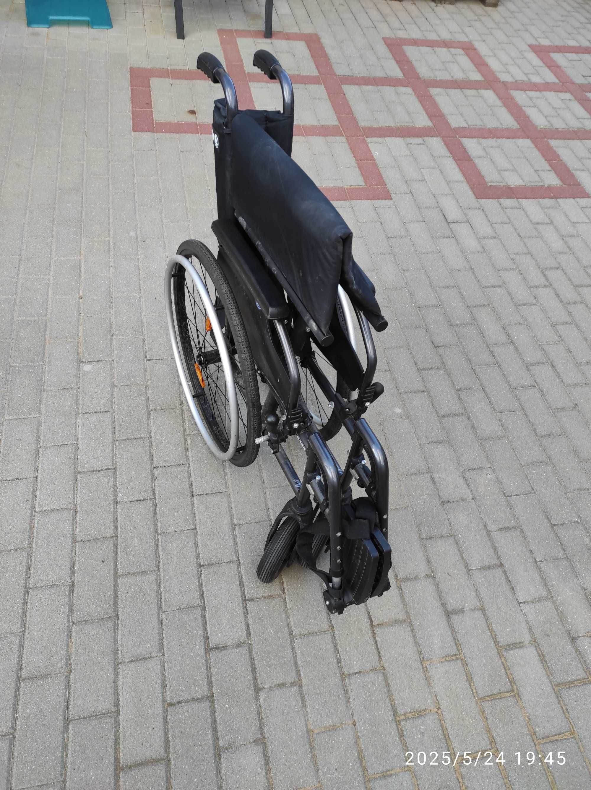 Wózek inwalidzki aluminiowy D200. Waga 14,3 kg