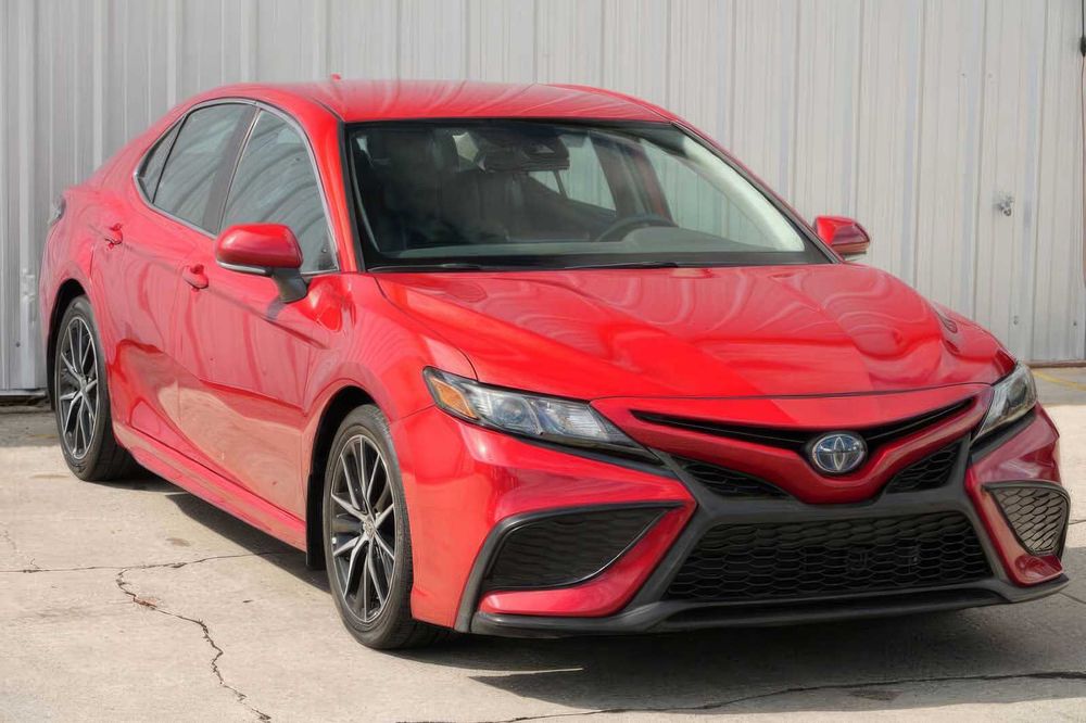 Toyota Camry      2023