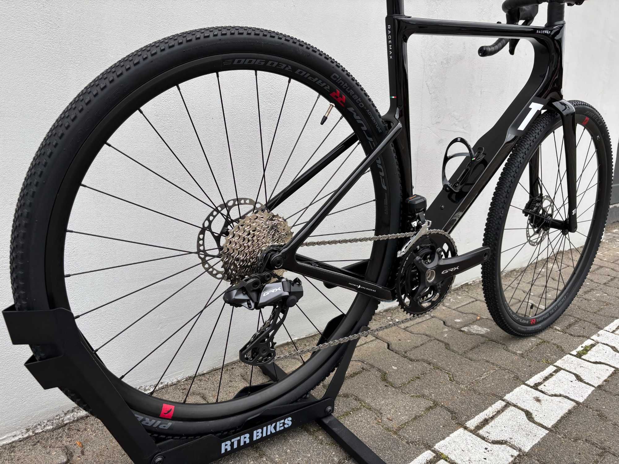 Gravel 3T Exploro Racemax Integrale Shimano GRX Di2, Sram Rival AXS.