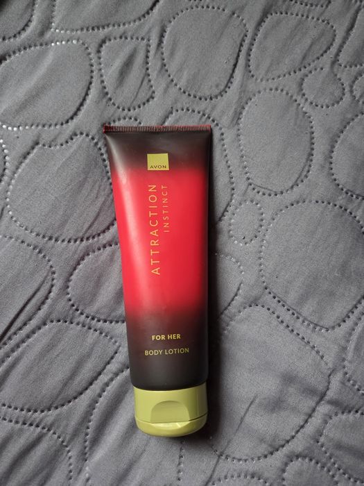 Balsam do ciała Attraction Instinct 125 ml AVON + GRATIS!