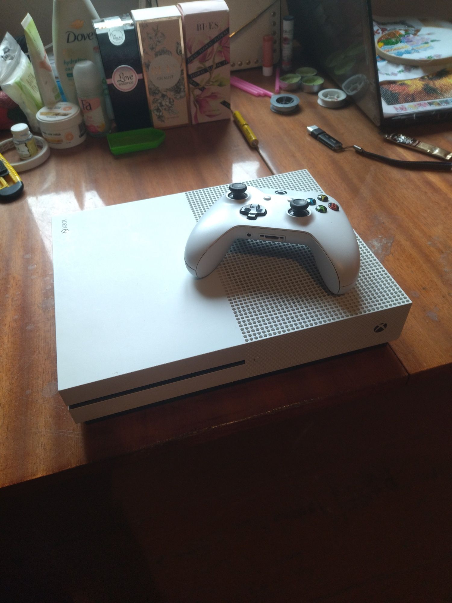 Продам Xbox one s