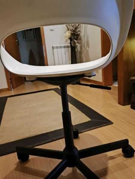 Cadeira Giratória p/Escritório Secretária Muito Confortável e Elegante