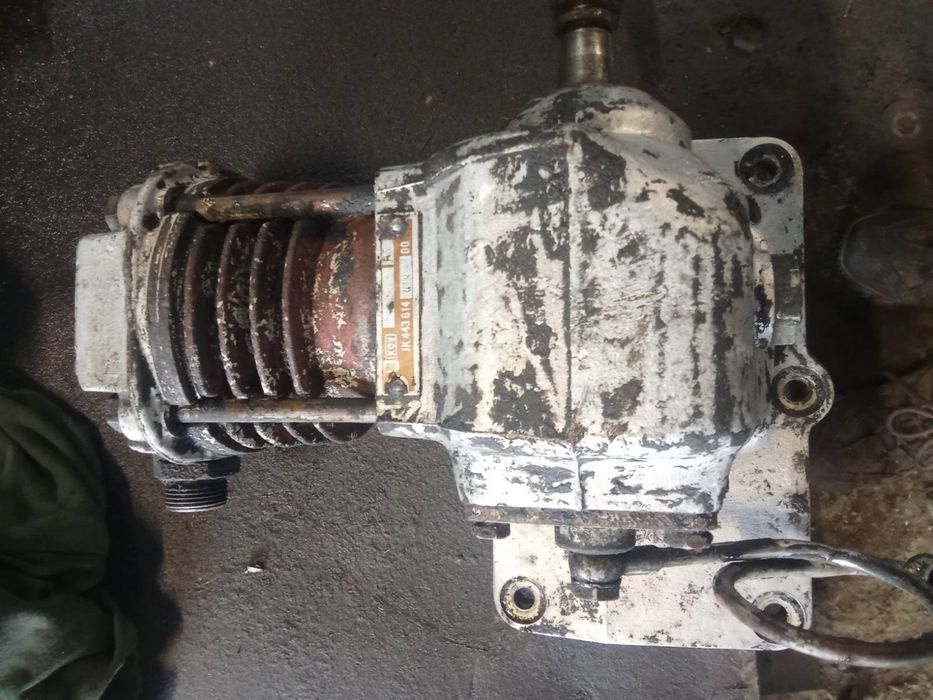 Компресор автомобіля авіа