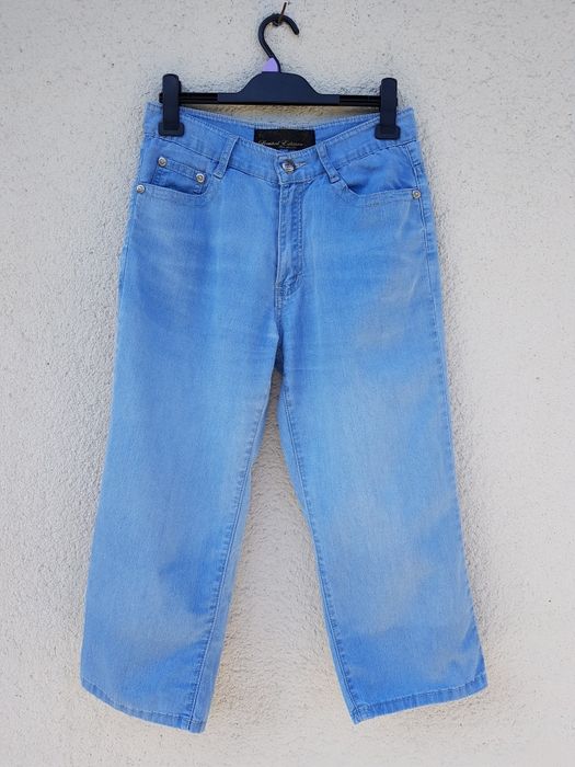 Jasnoniebieskie letnie jeansy rybaczki