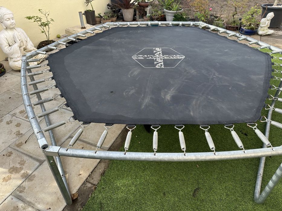 Trampolin de jardim