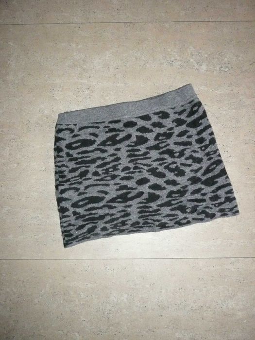Nowa spódniczka mini z dzianiny