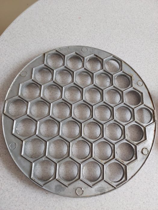 Для пельменів форма.