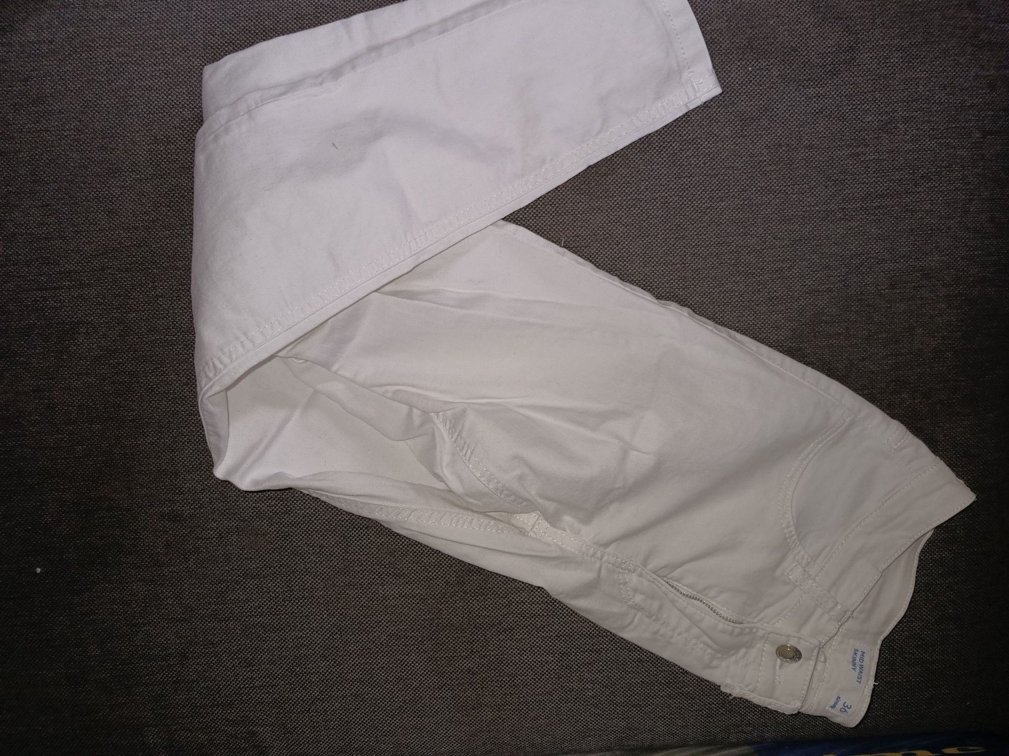 Spodnie białe roz 36