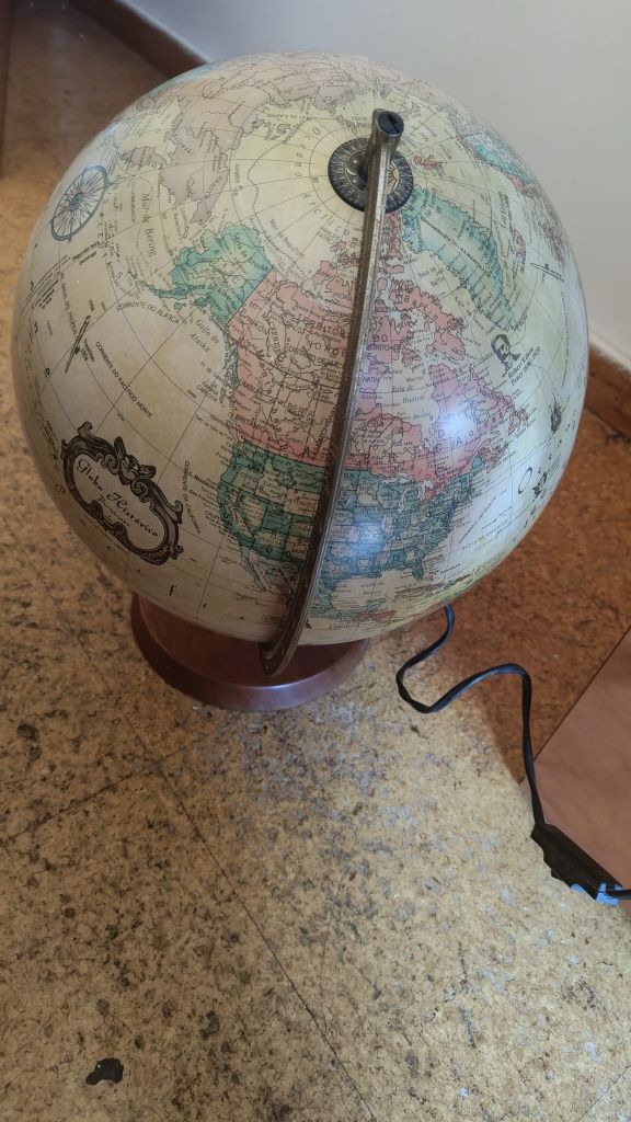 Globo antigo com luz