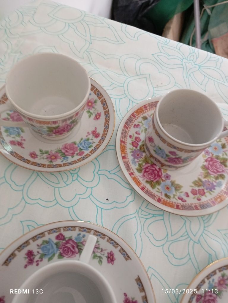 Conjunto de sete chávenas de café antigas
