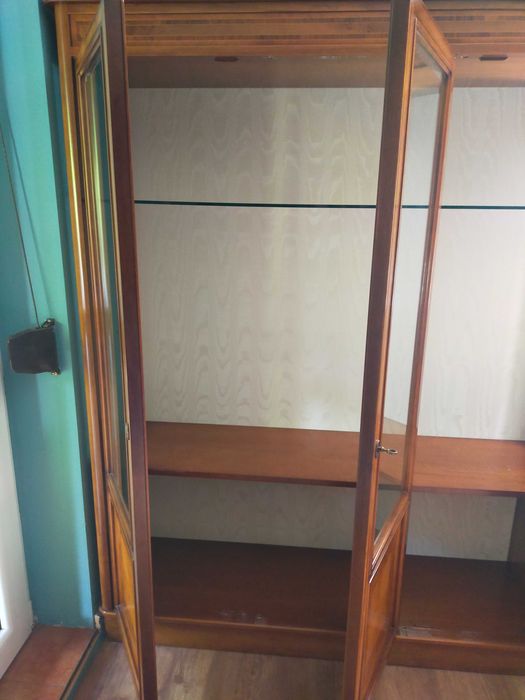 kredens, serwantka drewniana, oszklona