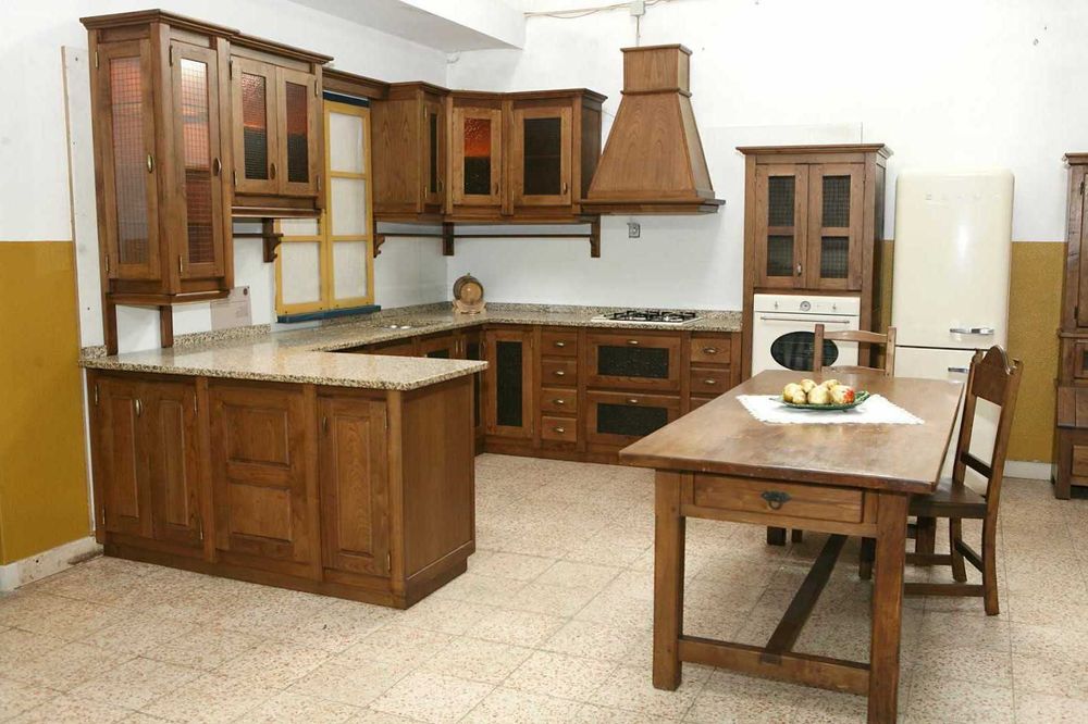 Moveis rústicos de madeira maciça