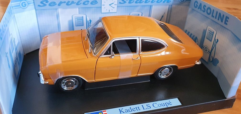 1:18 Revell Opel Kadett SL Coupe nowy