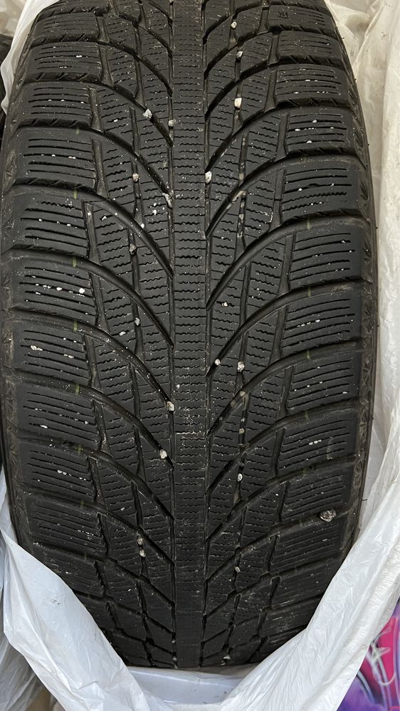 Продам зимову гуму KUMHO 225/55 R17 2021 року