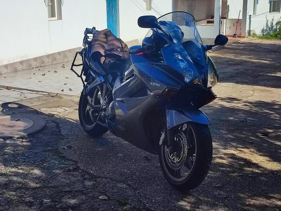 Honda VFR 800 cinz