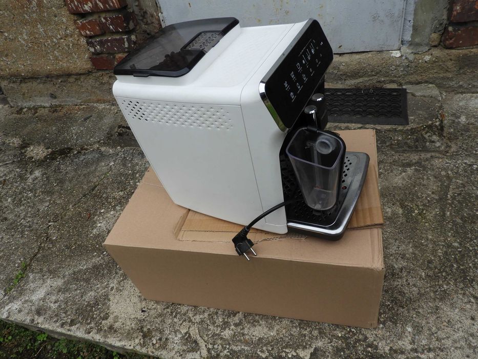 PHILIPS LatteGo 3200 Automatyczny ekspres ciśnieniowy EP3243/50 biały