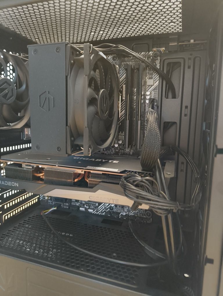 Komputer gamingowy Ryzen 7 5700x RX 6750 XT