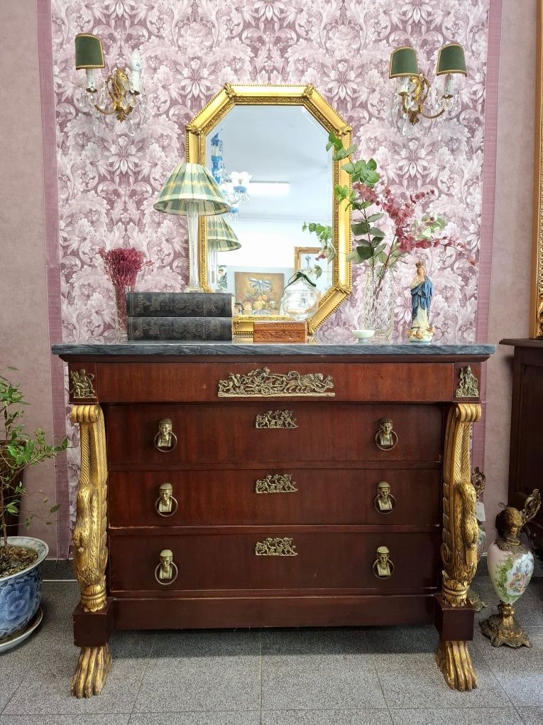 Cómoda Estilo Império. Oferecemos a entrega.