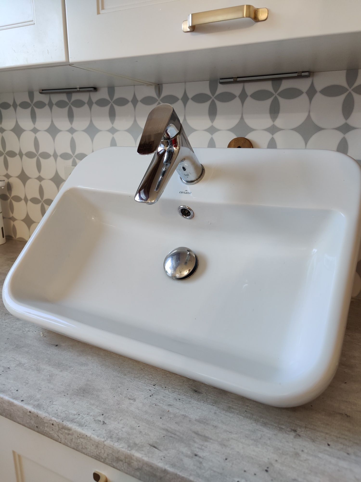 Umywalka na blatowa Cersanit 60 cm wraz z baterią