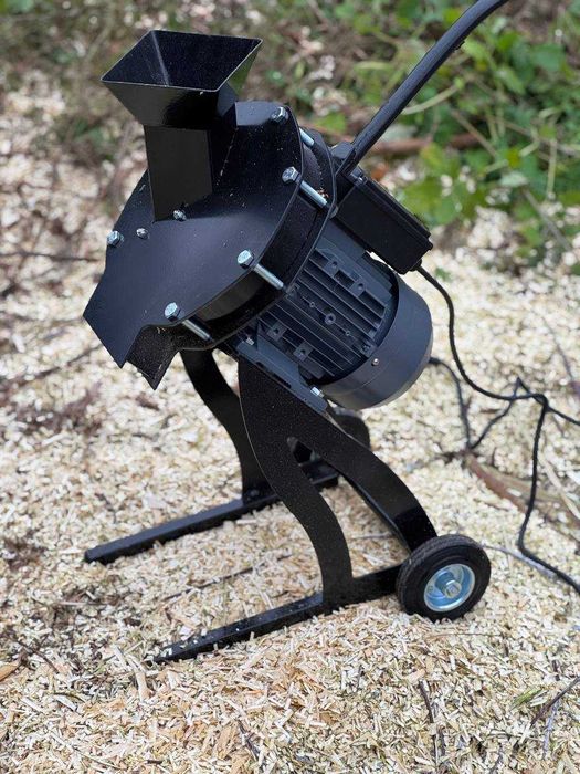 Подрібнювач гілок 3 кВт, 220 В щепоріз щепорез измельчитель для веток