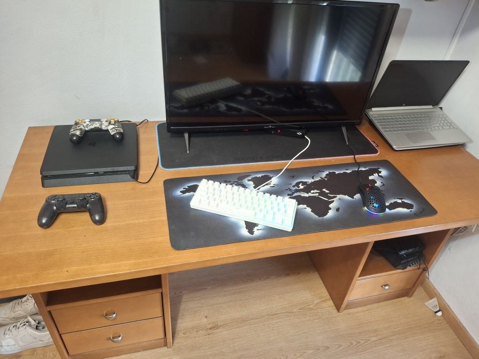 Secretaria de madeira de cerejeira