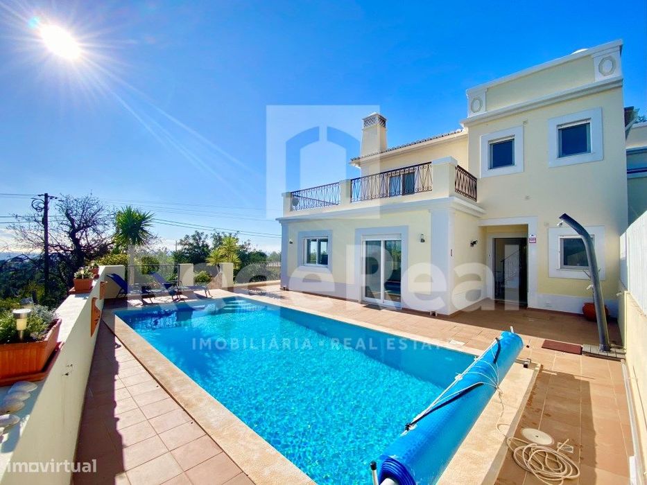 Moradia T3 isolada com piscina em Santa Barbara de Nexe