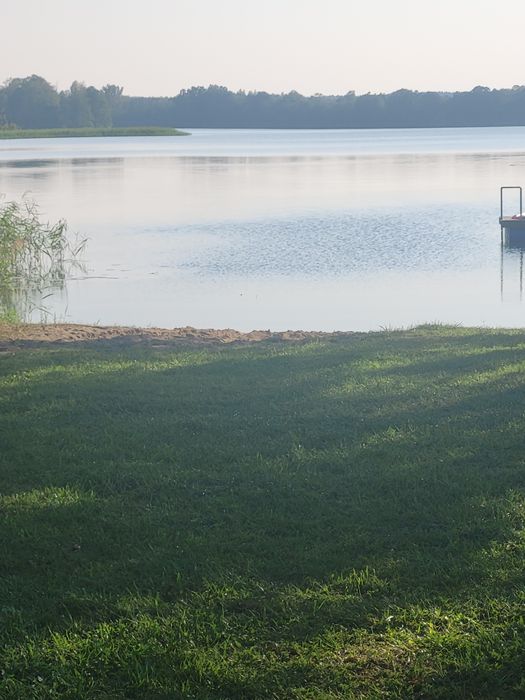 Komfortowy Domek 1 nad jeziorem Dadaj przy plaży z prywatnym pomostem