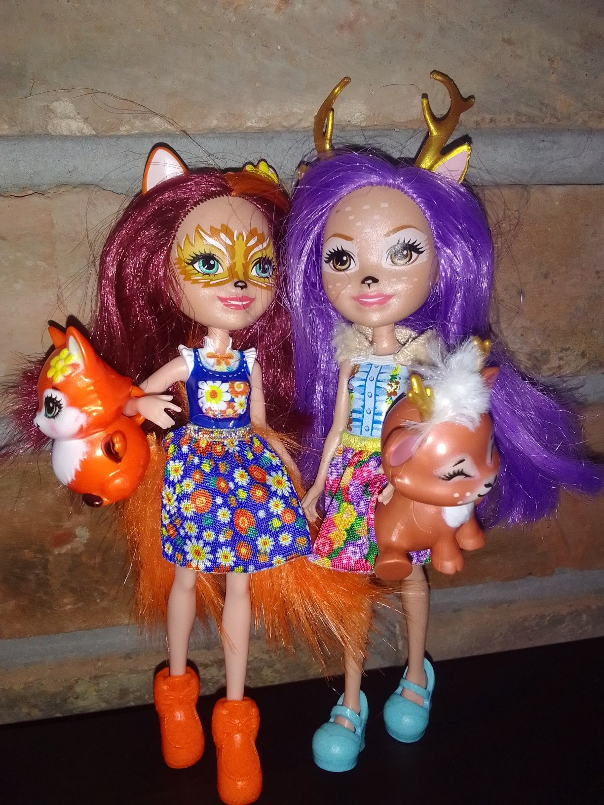 Dwie lalki enchantimals lis Foxy Jelonka z figurkami zwierząt