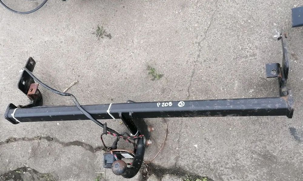 PEUGEOT 208 17r HAK HOLOWNICZY