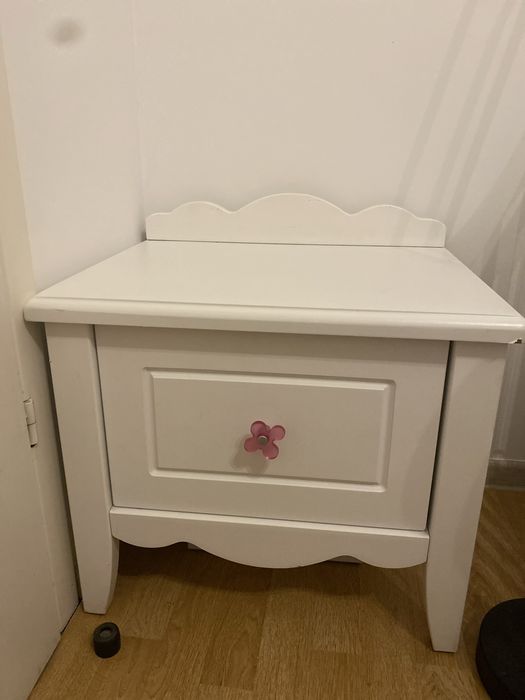 Szafka nocna do pokoju dziewczynki prowansalska biała