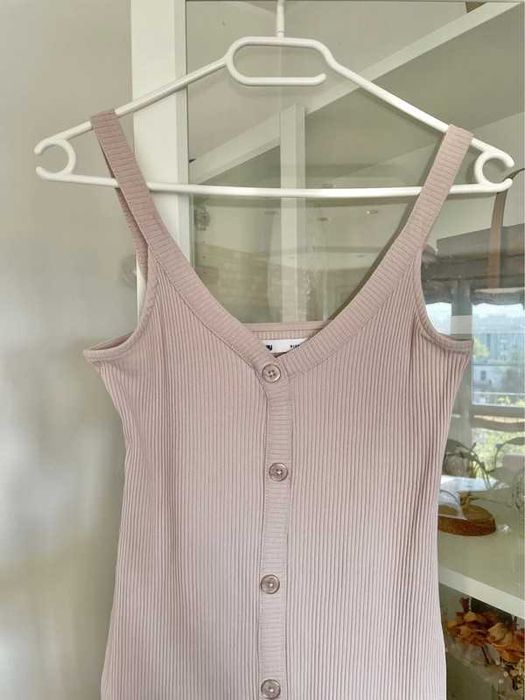 Sukienka midi beżowa dopasowana prążkowana S beige fitted dress