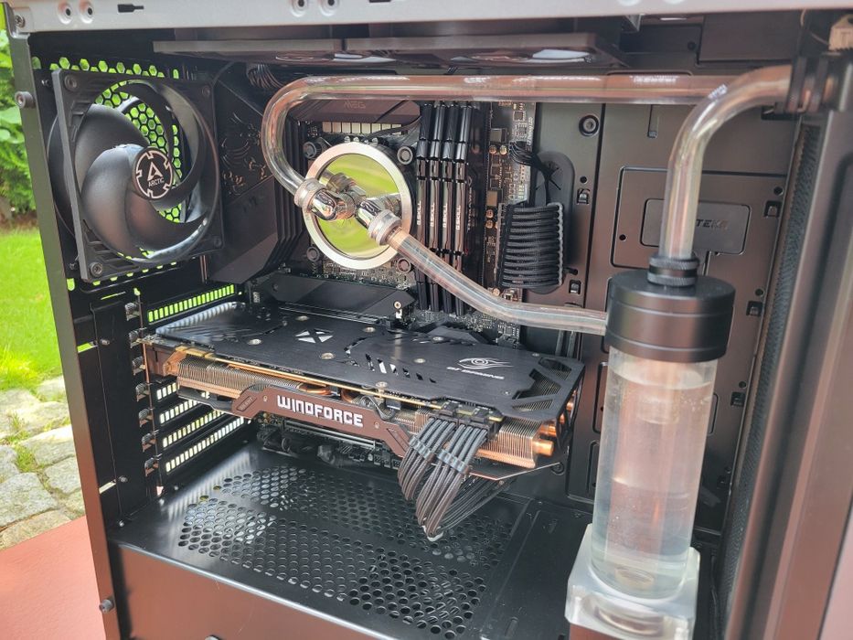 Komputer gamingowy i9 10900k 24GB DDR4 Corsair 750w chłodzenie wodne