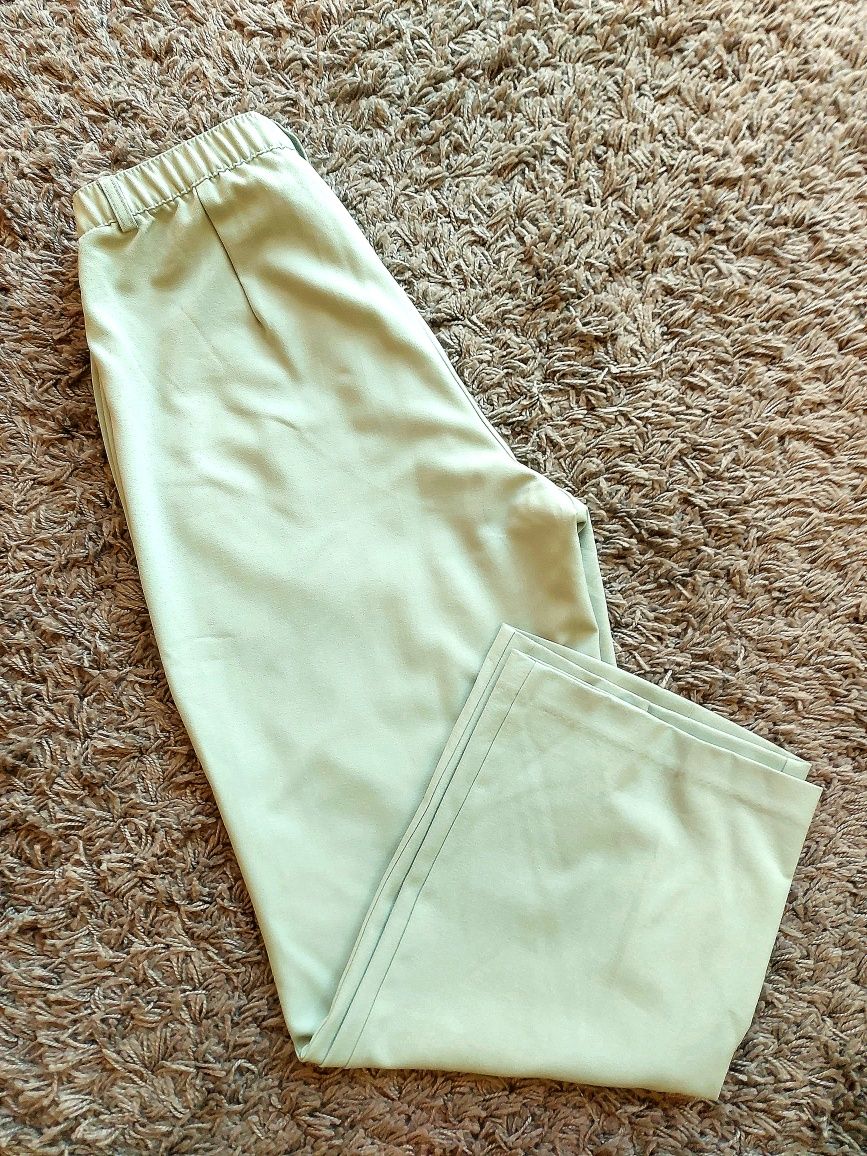 Jasne miętowe proste spodnie z szerokimi nogawkami Damart