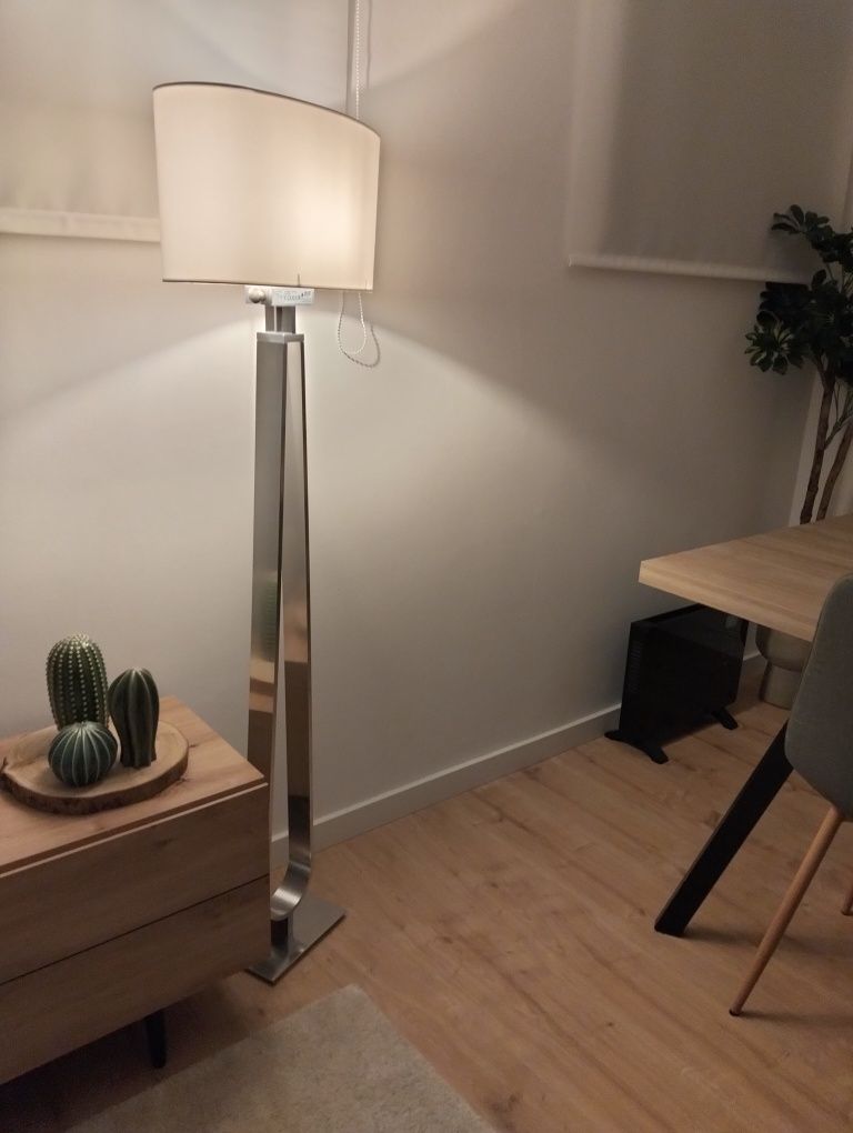 Candeeiro de pé IKEA