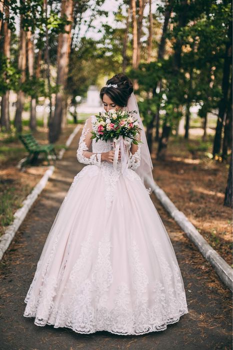 Весільна сукня