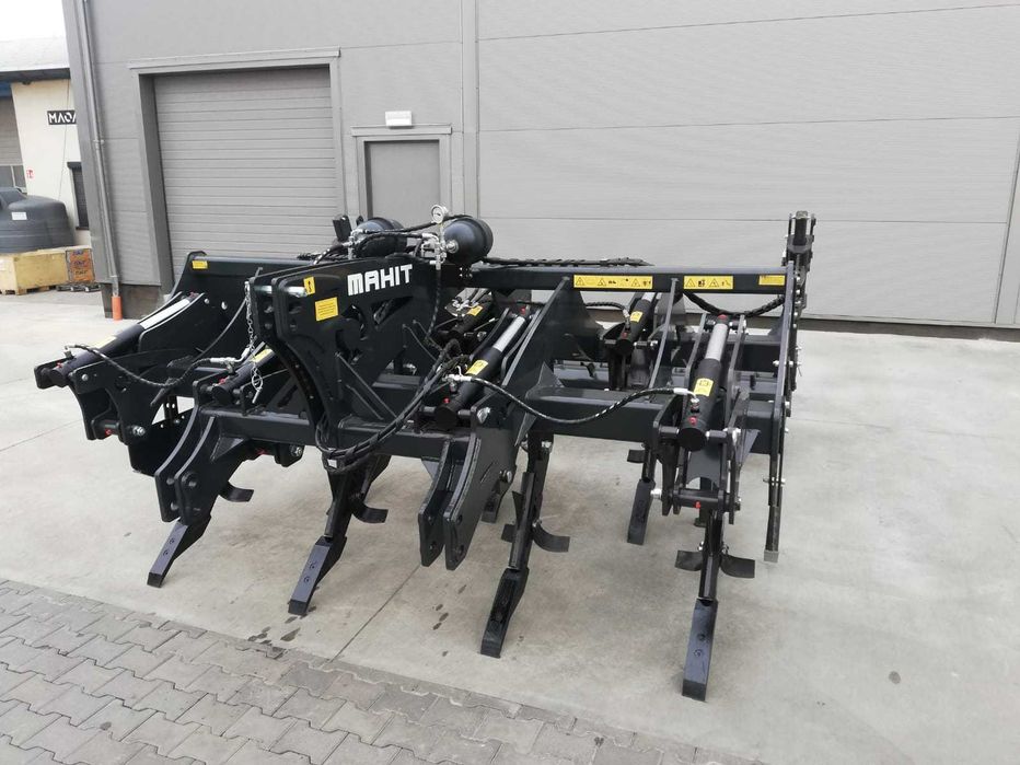 Pług Dłutowy AGROLAND MAHIT Plus