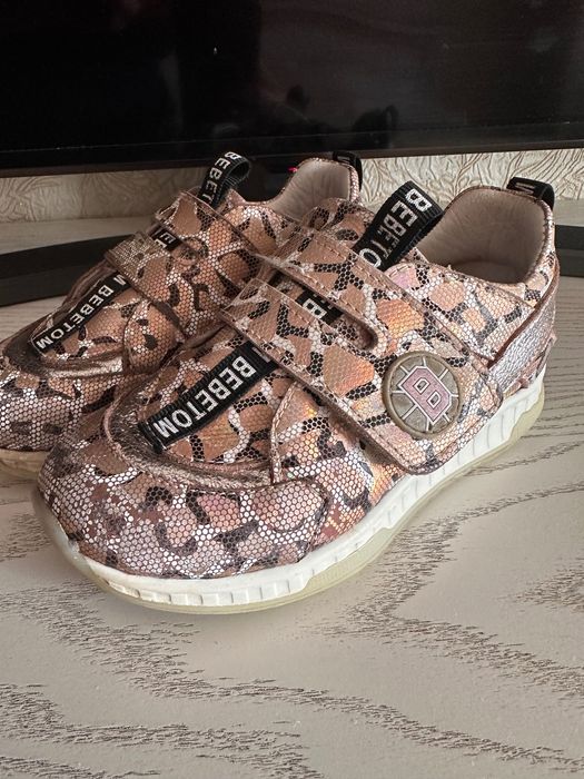 Шкіряні кросівки для дівчинки